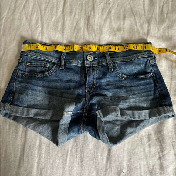 Hollister low rise denim shorts size 3 w26 - Picture 5 of 8